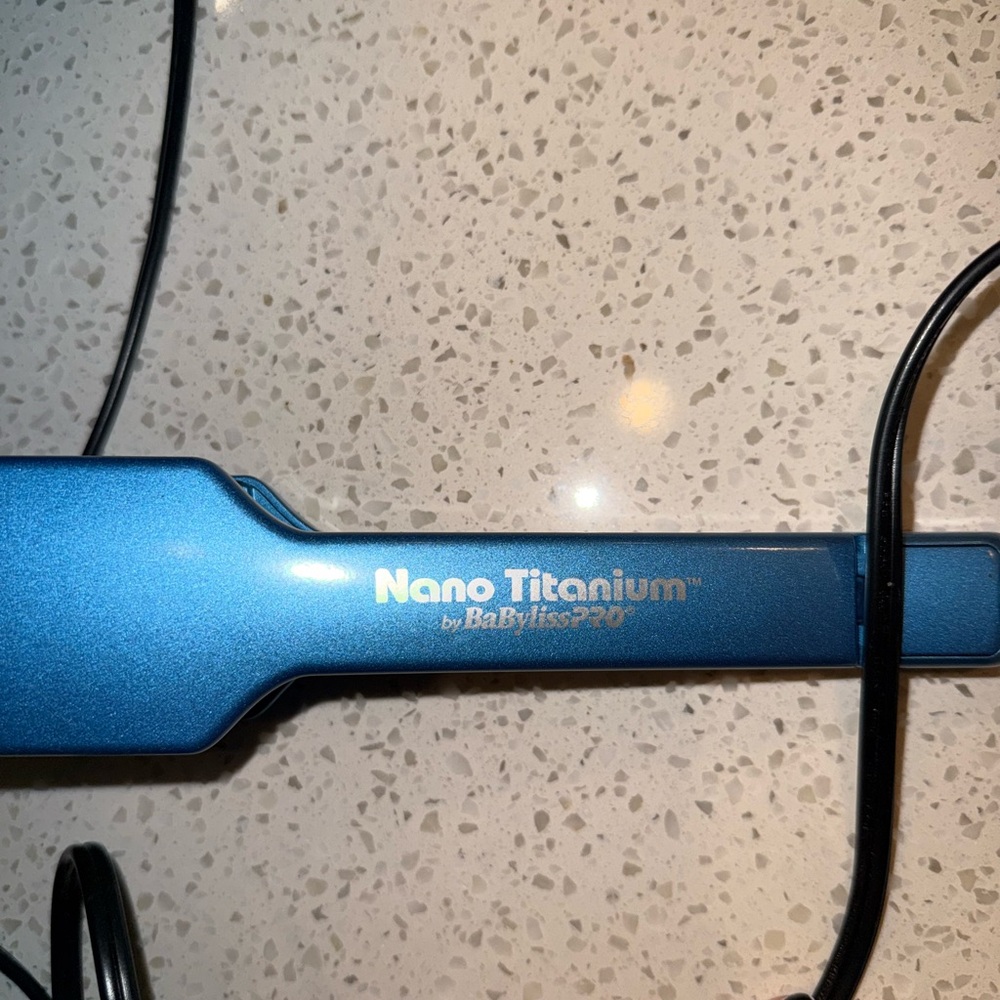 BaBylissPRO Nano Titanium Hair Straightener - Blue - Picture 2 of 7